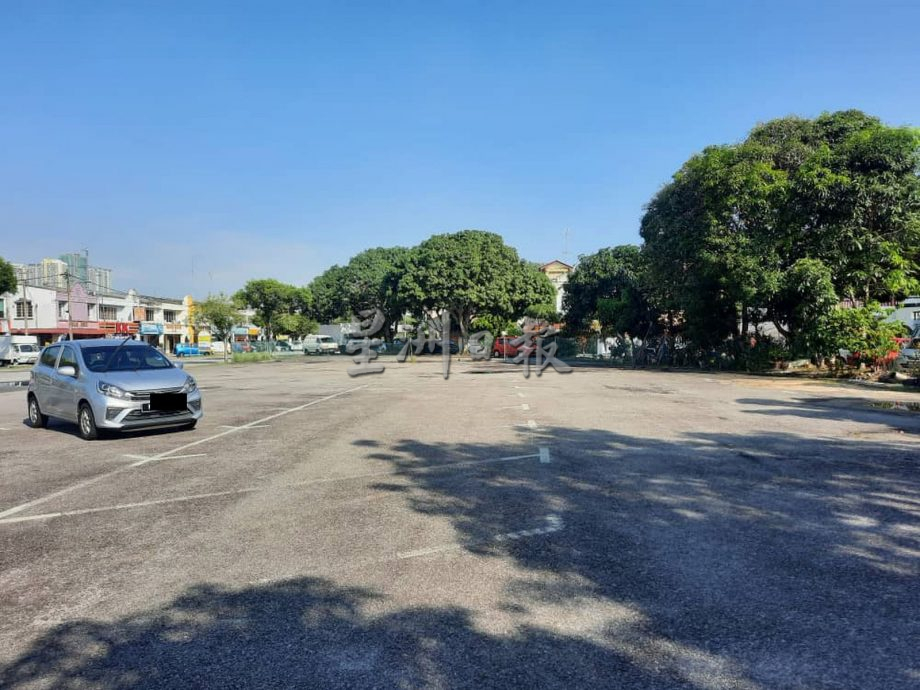 （古城封面主文）市厅收回停车场经营权且暂免费泊车，却有业者私下收费