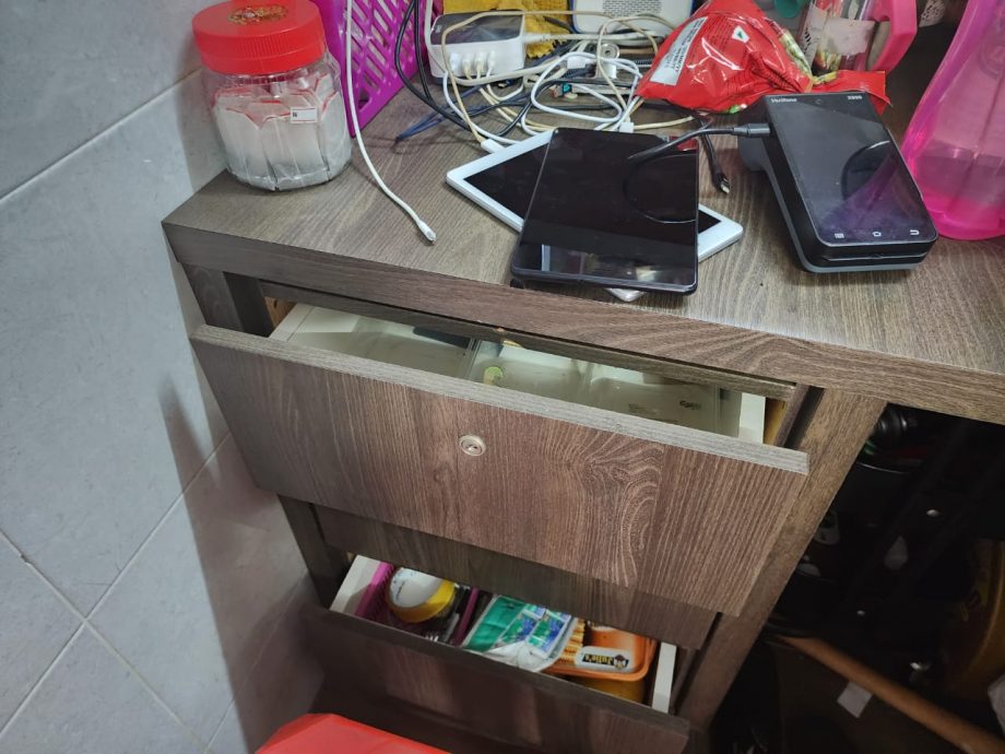 (古城封面主文)王金辉路至少3店面被盗窃,小偷团伙惯犯带走证据画面,商家损失惨重