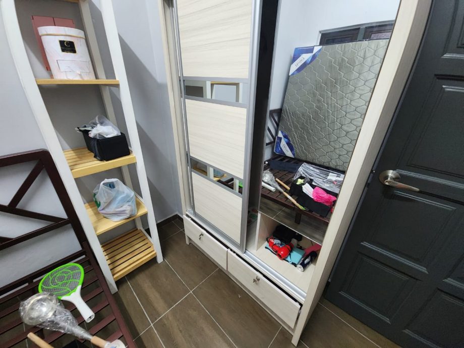 (古城封面主文)王金辉路至少3店面被盗窃,小偷团伙惯犯带走证据画面,商家损失惨重