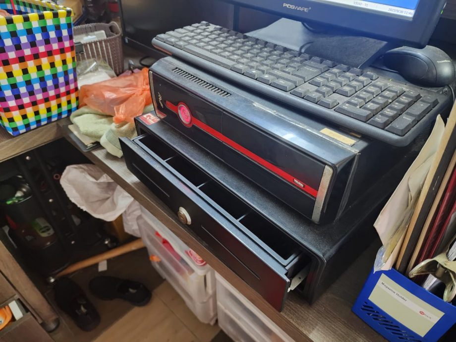 (古城封面主文)王金辉路至少3店面被盗窃,小偷团伙惯犯带走证据画面,商家损失惨重