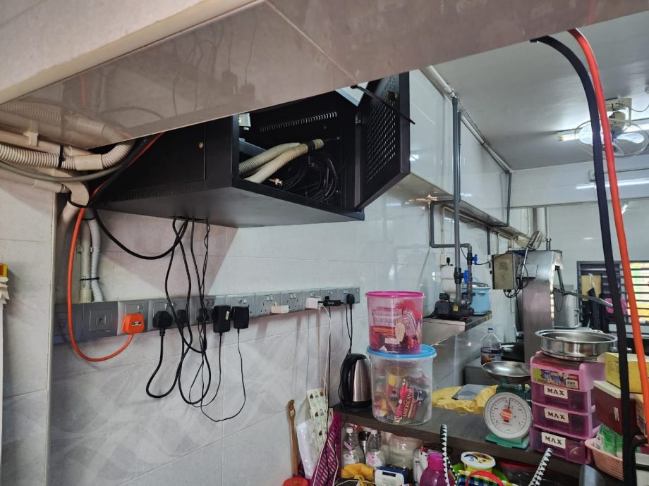 (古城封面主文)王金辉路至少3店面被盗窃,小偷团伙惯犯带走证据画面,商家损失惨重