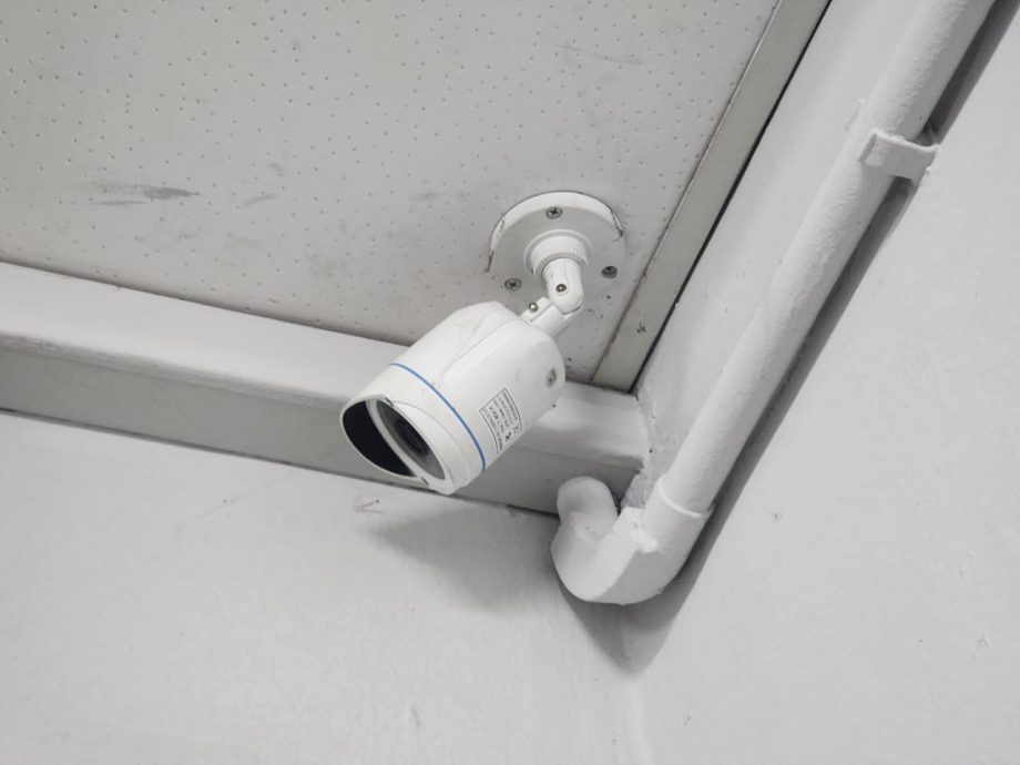 (古城封面主文)王金辉路至少3店面被盗窃,小偷团伙惯犯带走证据画面,商家损失惨重