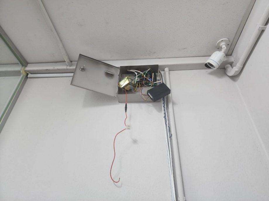 (古城封面主文)王金辉路至少3店面被盗窃,小偷团伙惯犯带走证据画面,商家损失惨重