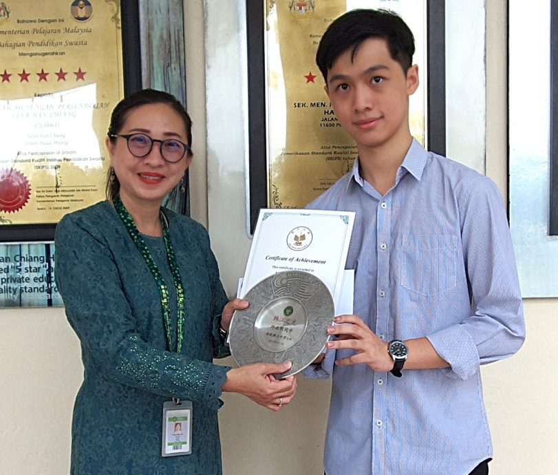 2学生获国际知名大学录取,韩江中学获双喜讯