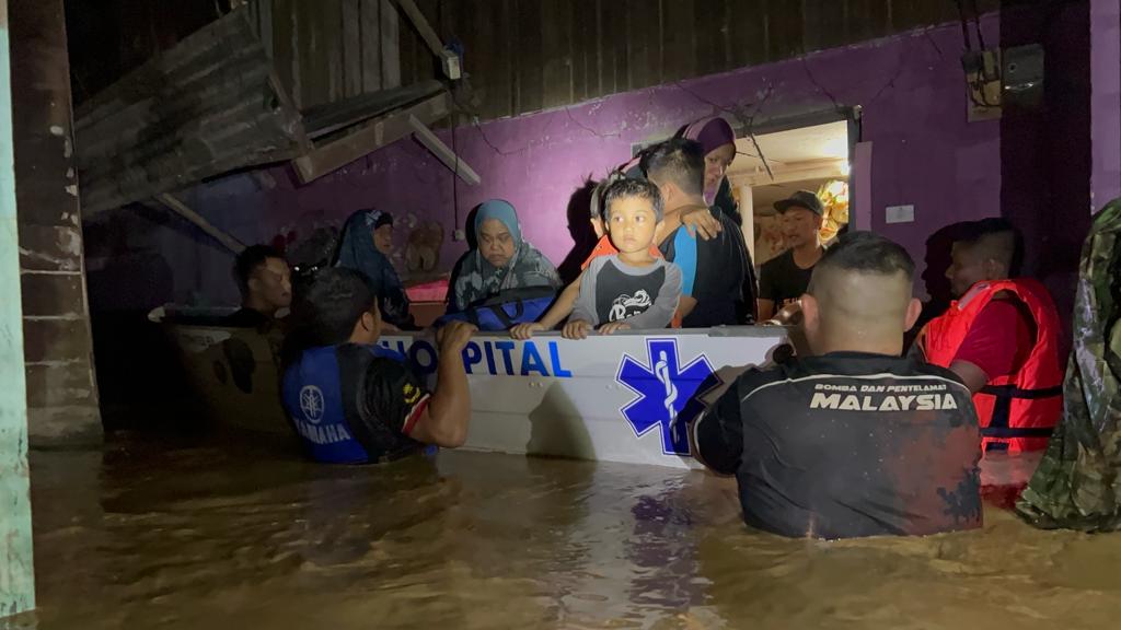 华玲豪雨83户家庭244人漏夜被逼紧急撤离