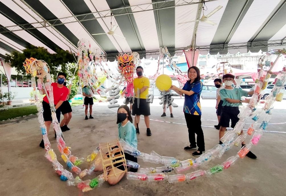 （大北马）慕义总校 千个水瓶制龙型大灯笼