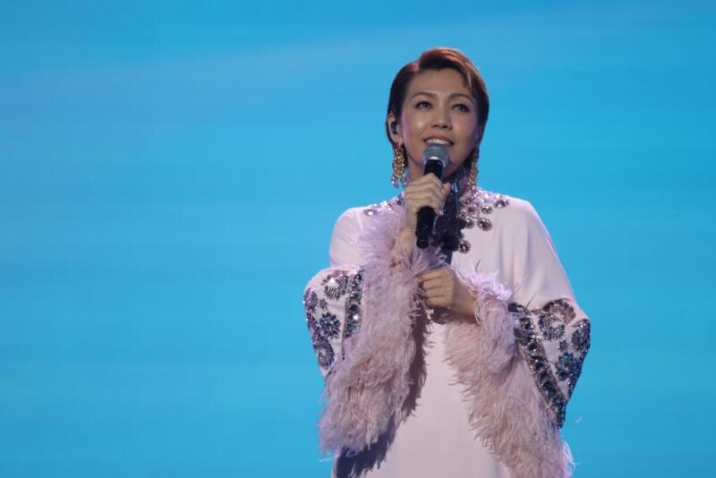 （已签发）柔：狮城二三事：《公益献爱心40周年》筹善款逾1671万新元 温拿乐队再合体献3曲