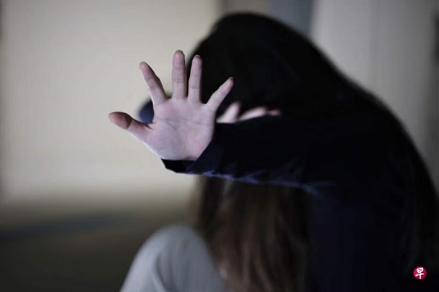 (已签发)柔:狮城二三事:偷拍15岁亲孙女如厕冲凉 61岁祖父判监15周