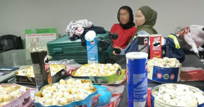 (已签发)柔:狮城二三事:入境菲律宾涉饼干盒藏毒 狮城母女被捕