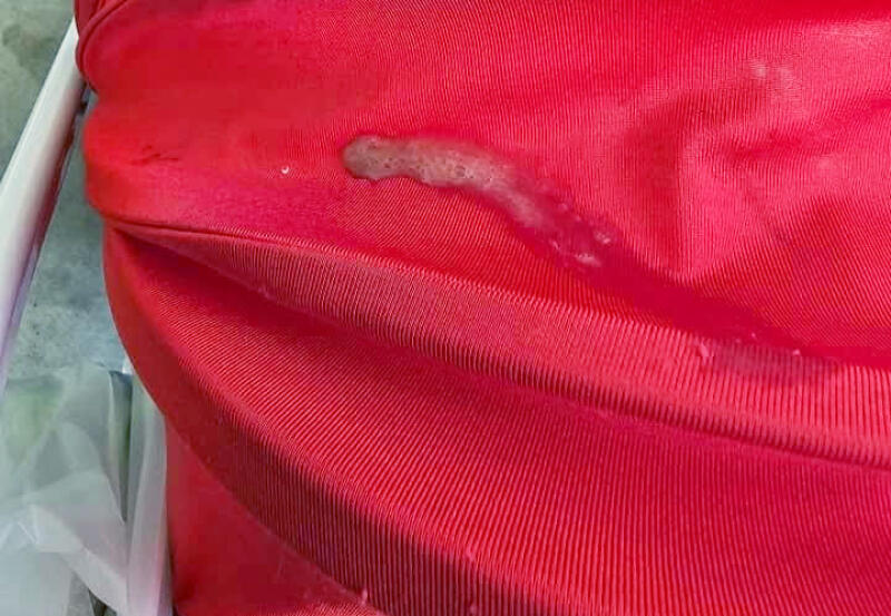 (已签发)柔:狮城二三事:妇推婴儿车出门 浓痰酒罐从天降