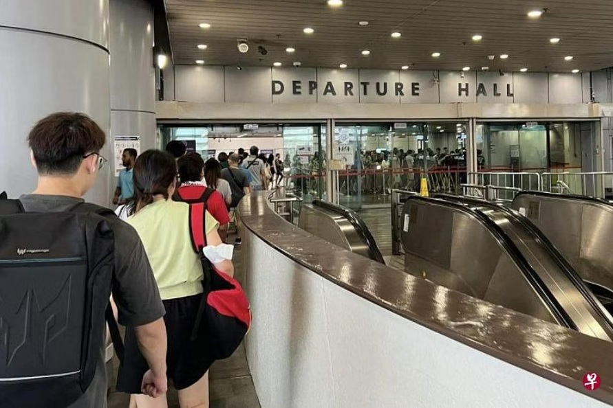 （已签发）柔：狮城二三事：投完票越堤度长周末 马新关卡今早塞爆