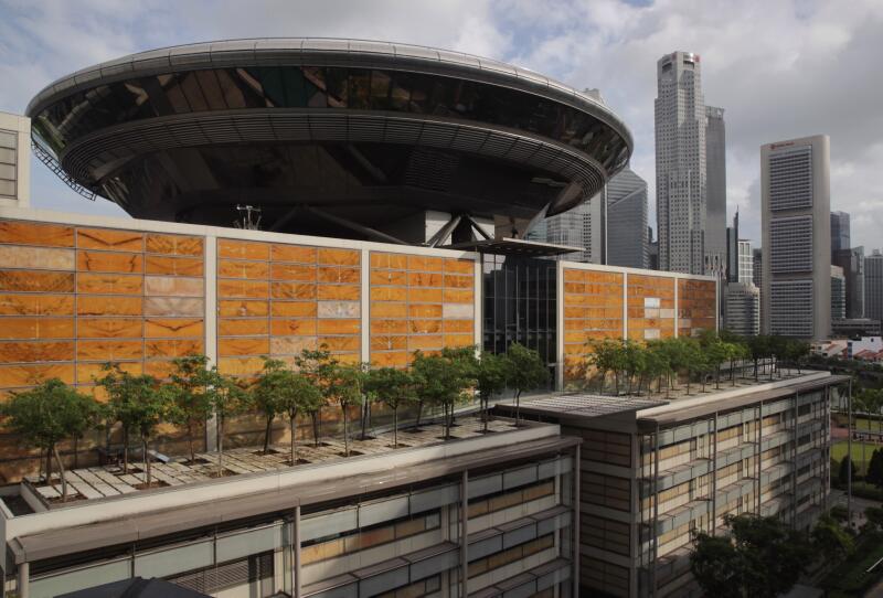 (已签发)柔:狮城二三事:法务执行员偷拍裙底判坐牢 5年后申请当律师获批准