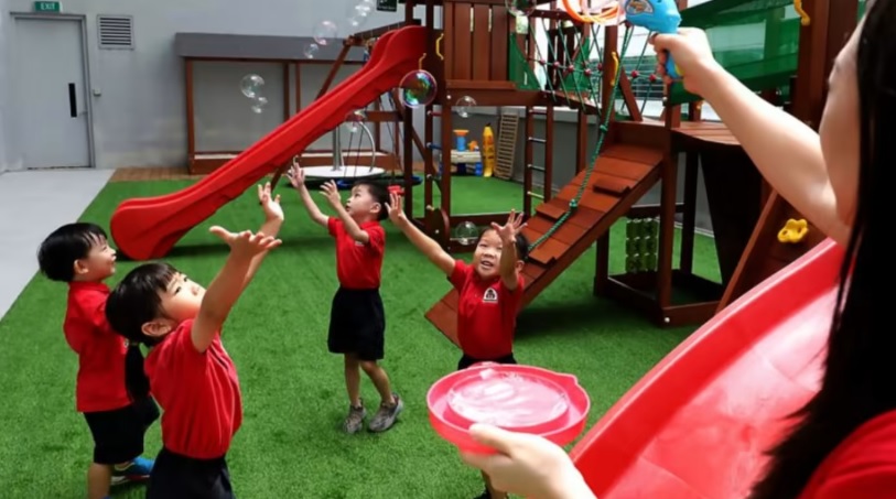 (已签发)柔:狮城二三事:狮城私立幼儿园每月学费可高达1万令吉 不少家人仍愿意买单