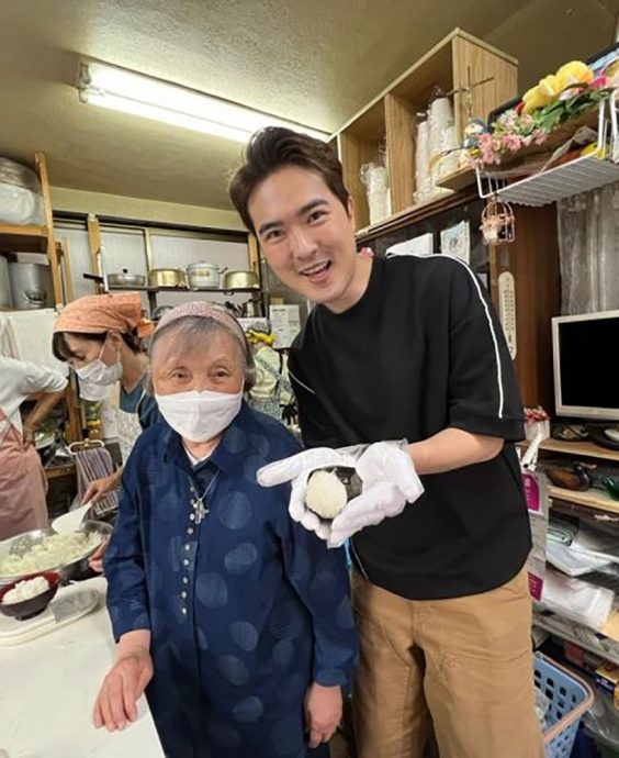 (已签发)柔:狮城二三事:采访日本街友 李腾遇恶汉拦路