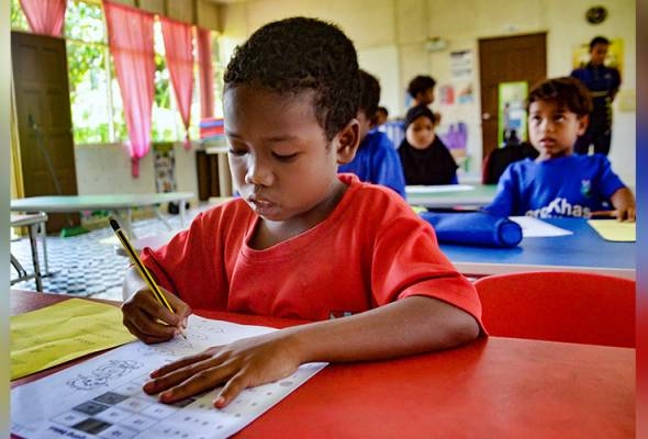 (暖势力)尽管语言不通,两名教师毅然深入吉兰丹州话望生原住民部落教学,过程不易,他们却矢志奉献最好的自己。