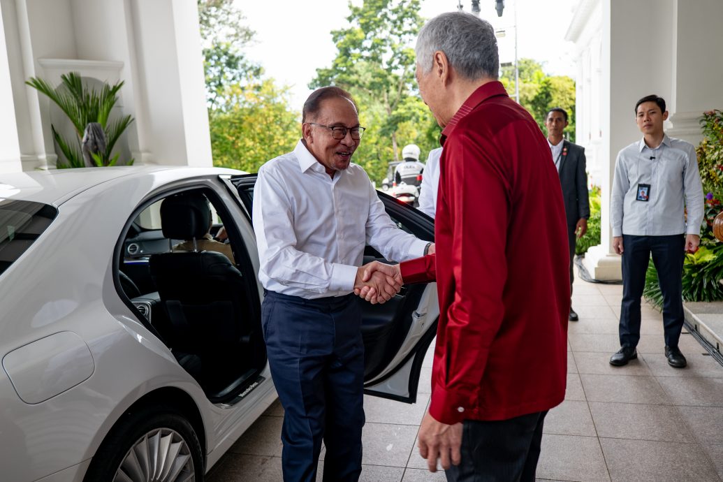 安华:在中美之间马来西亚保持独立,不选边站