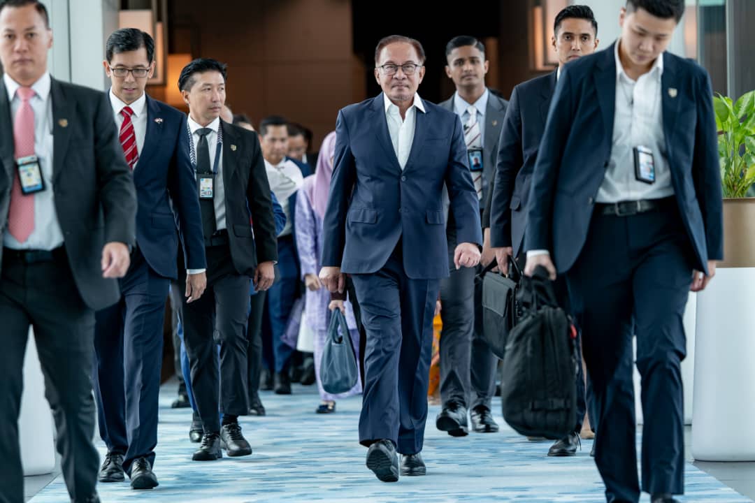 安华:在中美之间马来西亚保持独立,不选边站