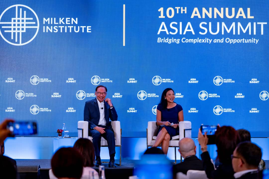 安华:在中美之间马来西亚保持独立,不选边站