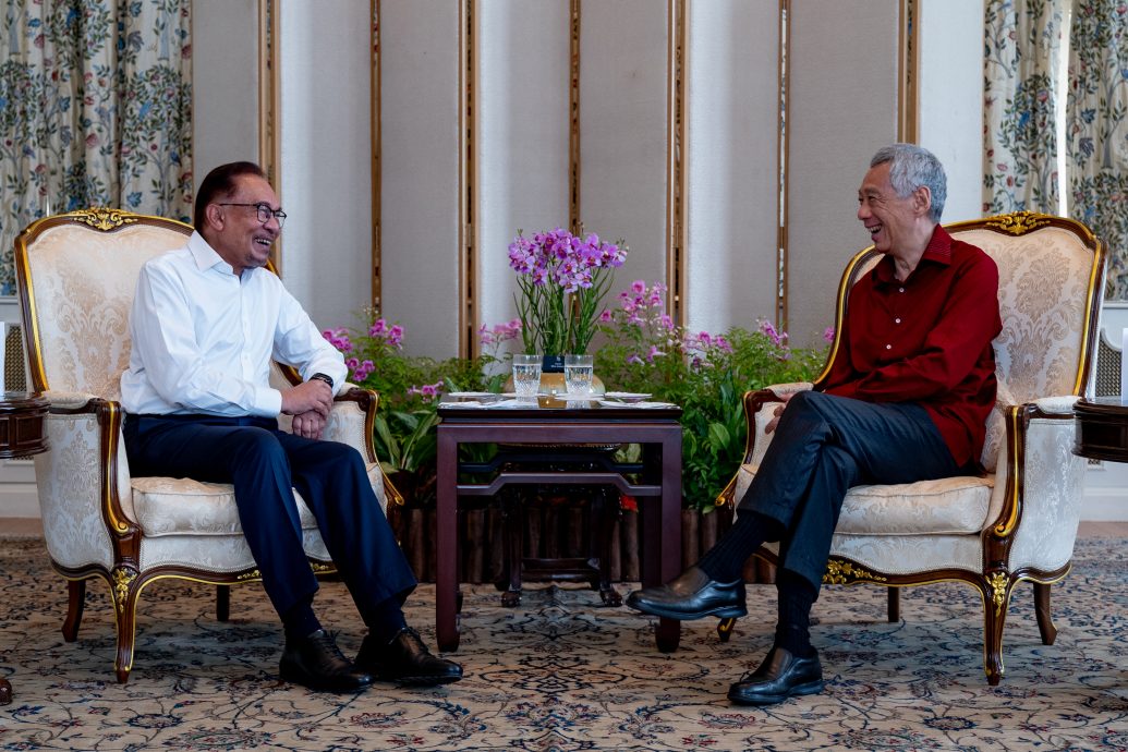 安华:在中美之间马来西亚保持独立,不选边站