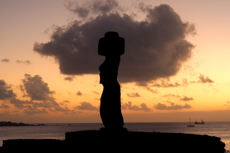 Kim Teoh／摩艾石像之谜