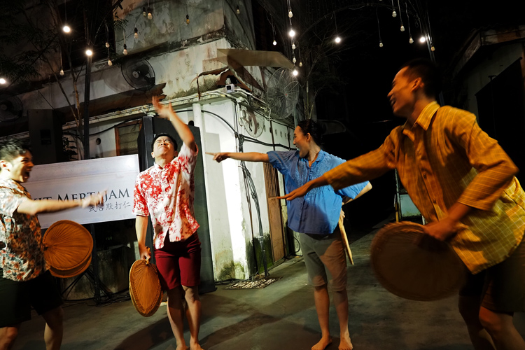 Kim Teoh／童年·离家·火车头