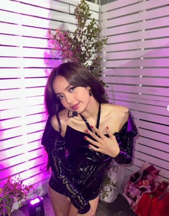 Lisa登世界第一裸秀 被酸沦落脱衣舞娘