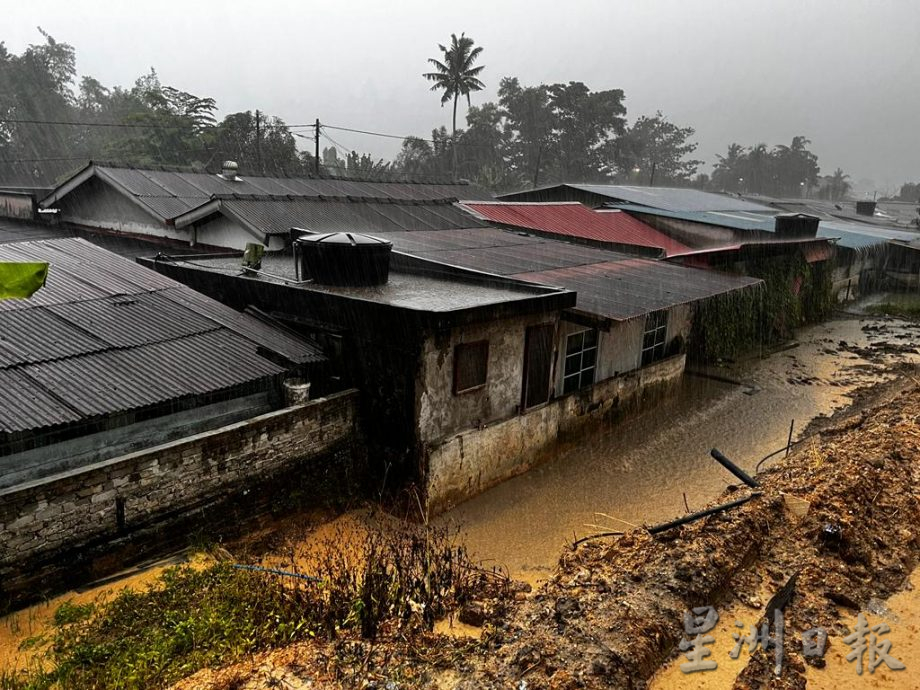 NS1主文/住家违建封死排水系统,甘榜巴西水灾问题困扰居民