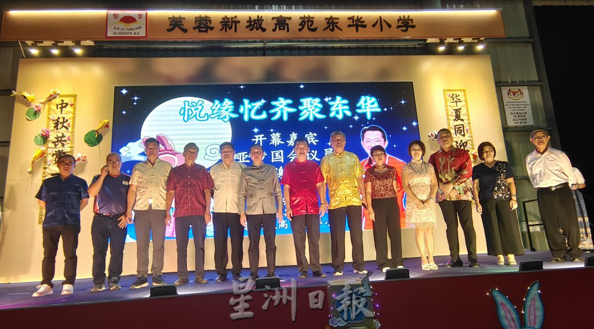 NS3主文/逾2千人提灯笼游行,芙东华小学中秋节闹哄哄