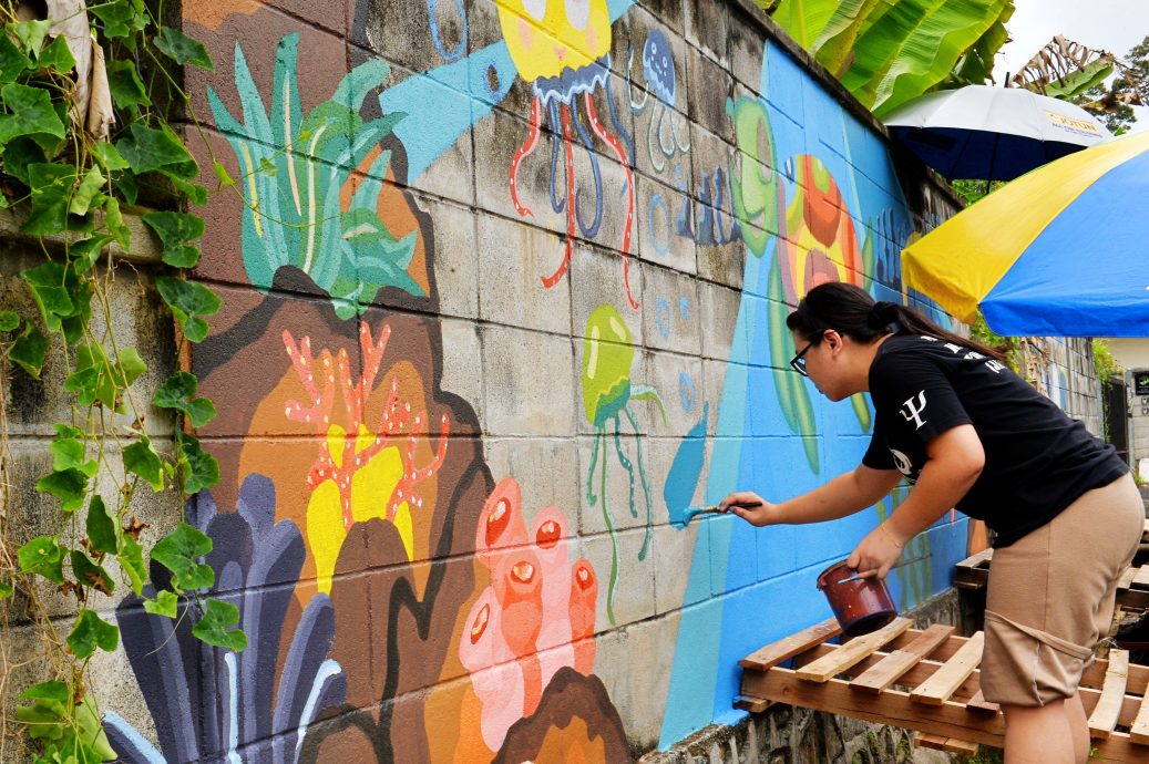 NS主文／万茂新村街画修复及新增画作完成60％，新画增万猫 还有梵高《星空》元素