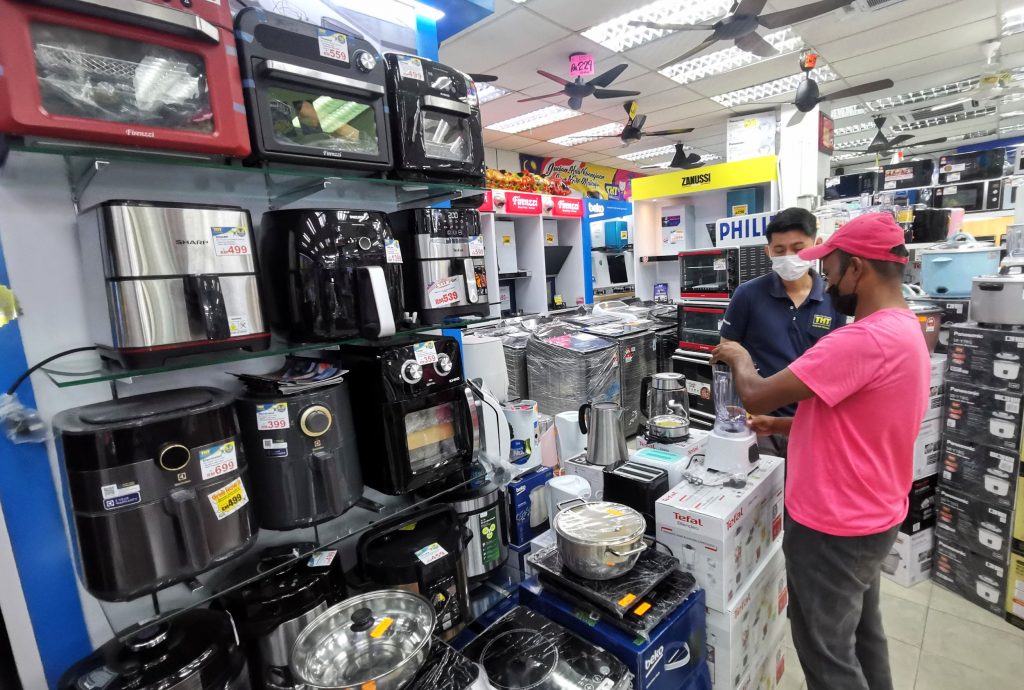 国庆月促销活动有助催谷买气,惟消费者购买能力趋降