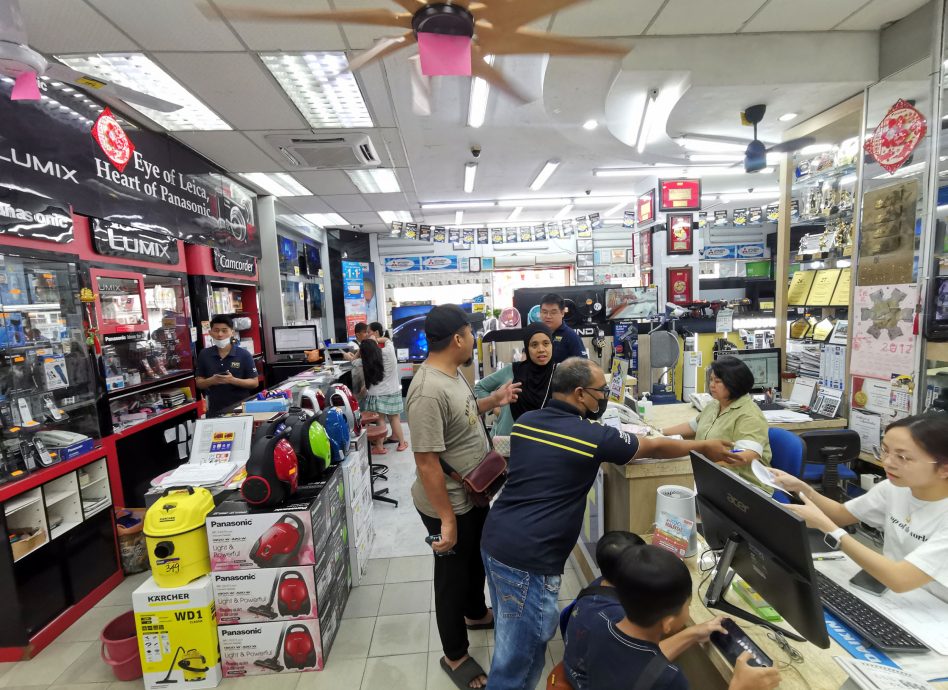 国庆月促销活动有助催谷买气,惟消费者购买能力趋降