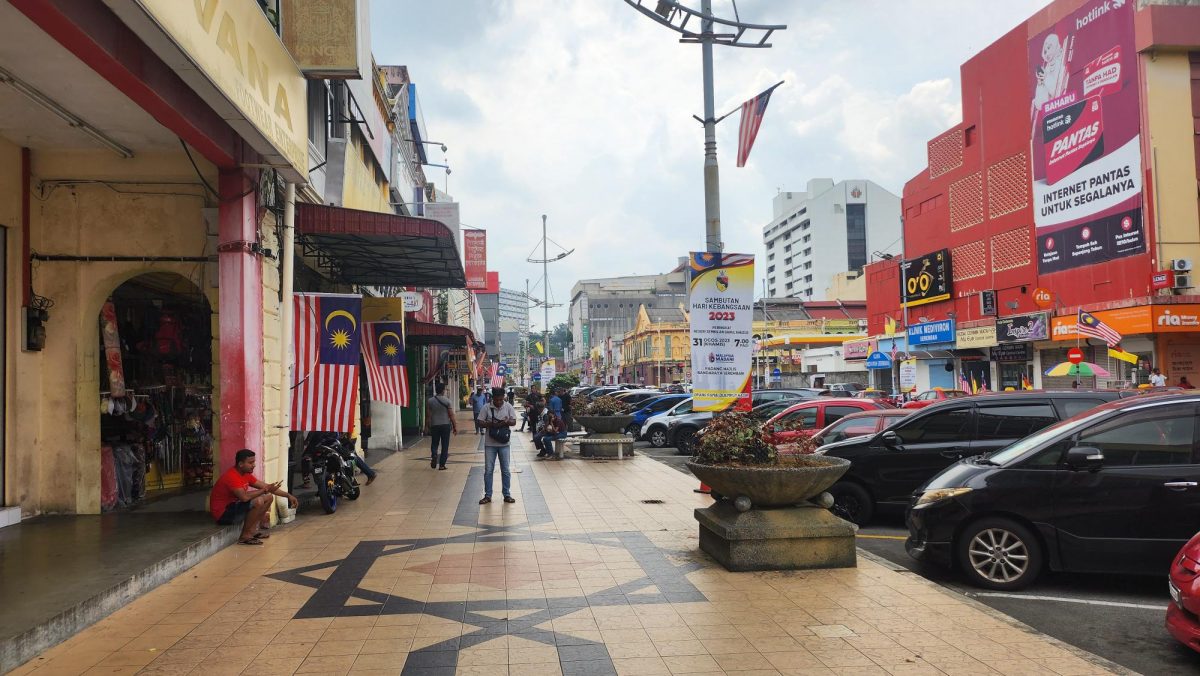 NS芙蓉/芙蓉拿督昔阿末路周末变外劳城抢滩生意,商家:未造成大影响惟盼严厉管控