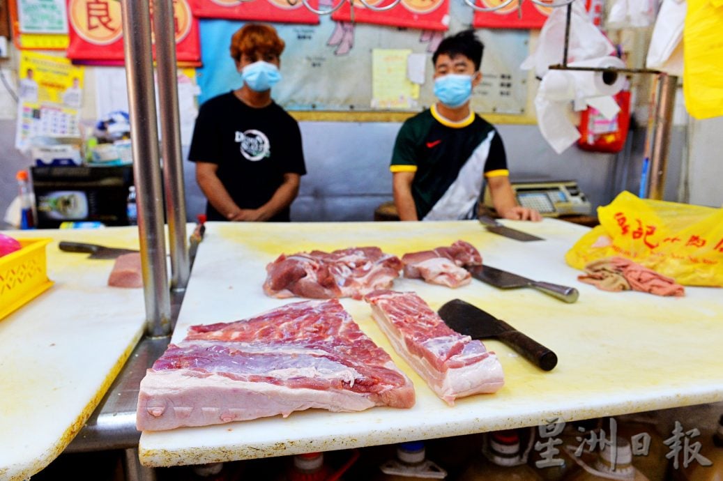 近期有传猪肉降价引热议;生肉店业者:价格还是一样,并无降价之说