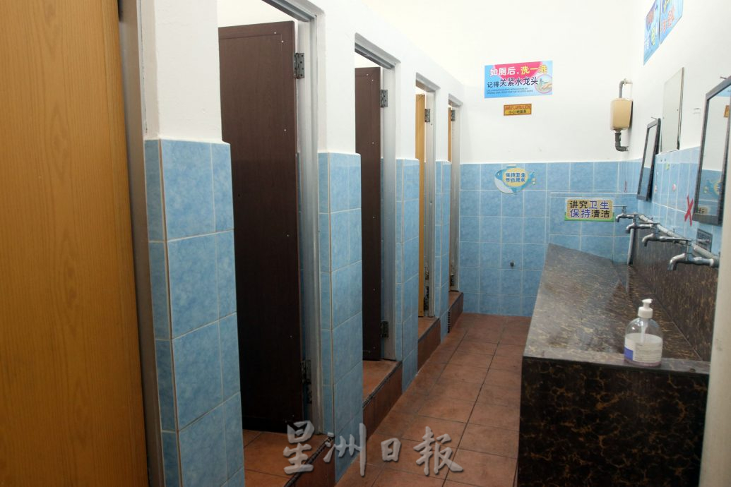 NS芙蓉/陆兆福移交60万7256令吉拨款给芙蓉国会11各单位