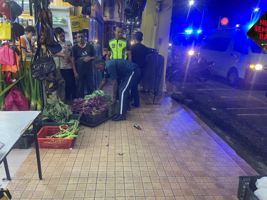 NS芙蓉/外劳五脚基非法卖菜,网民质问市政厅在睡觉吗?