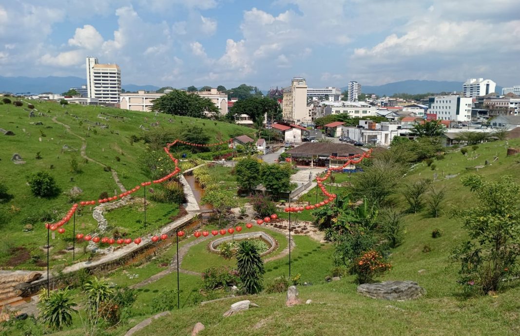 NS芙蓉:大红灯笼高高挂;周世扬为百年义山添喜庆迎中秋