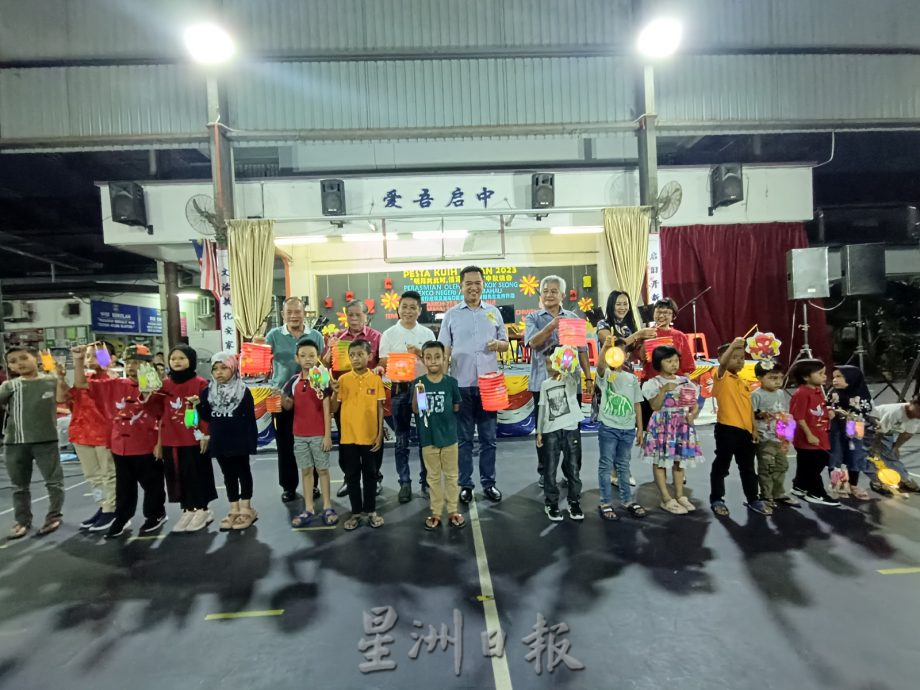 NS马口／张聒翔现身启文中学中秋晚会，拨款5千以示支持