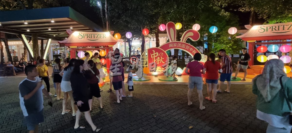 Spritzer生态公园中秋装潢 古色古香吸引公众打卡