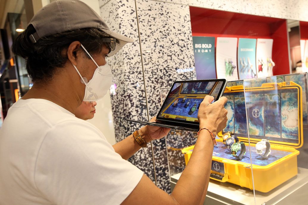 Swatch新潜水表发售,Pavillion专卖店的第一位顾客