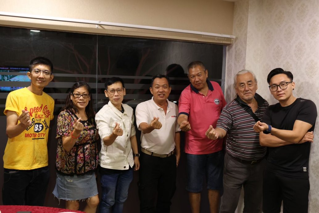 10月4日刊登 有故事的人:拍摄《六叔来帮忙》,我当上小贩的贵人