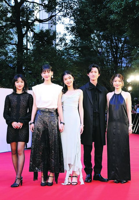 36年前东京影展首位华人影帝 张艺谋笑领终身成就奖