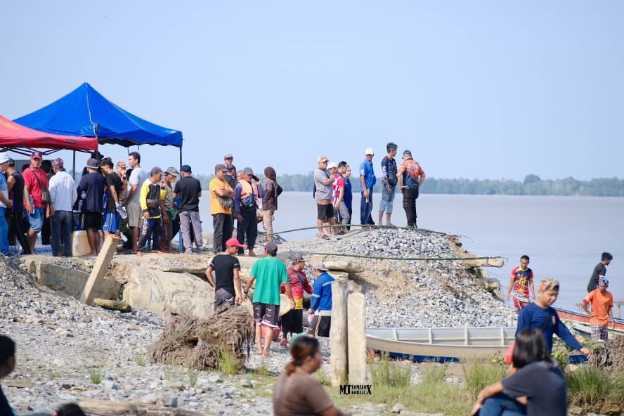 4少年江边嬉水遇溺 3人被冲走1人获救