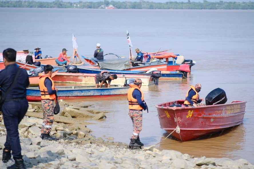 4少年江边嬉水遇溺 3人被冲走1人获救