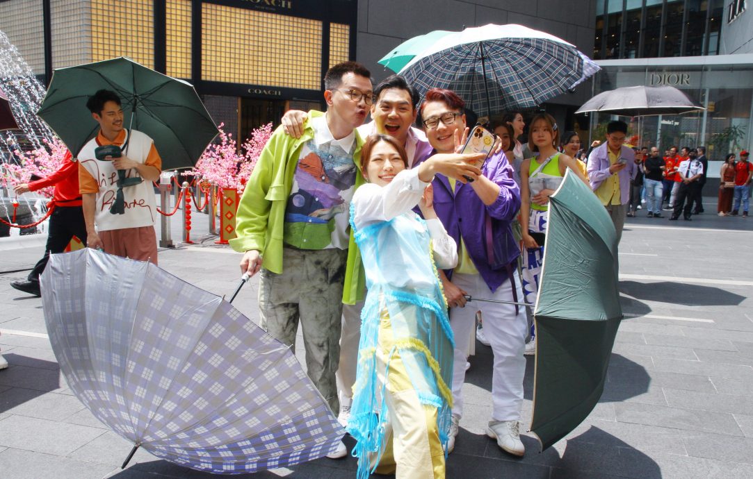 Astro贺岁MV唱跳大场面 特为林德荣简化舞蹈动作