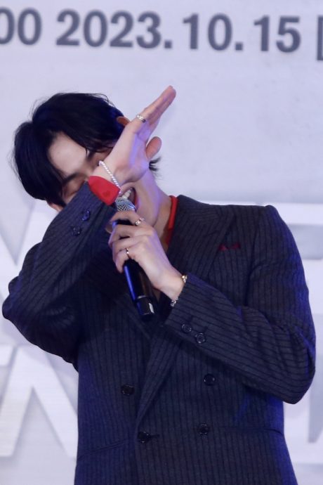 BamBam@GOT7来马想去酒吧 现学马来文喊“干杯”