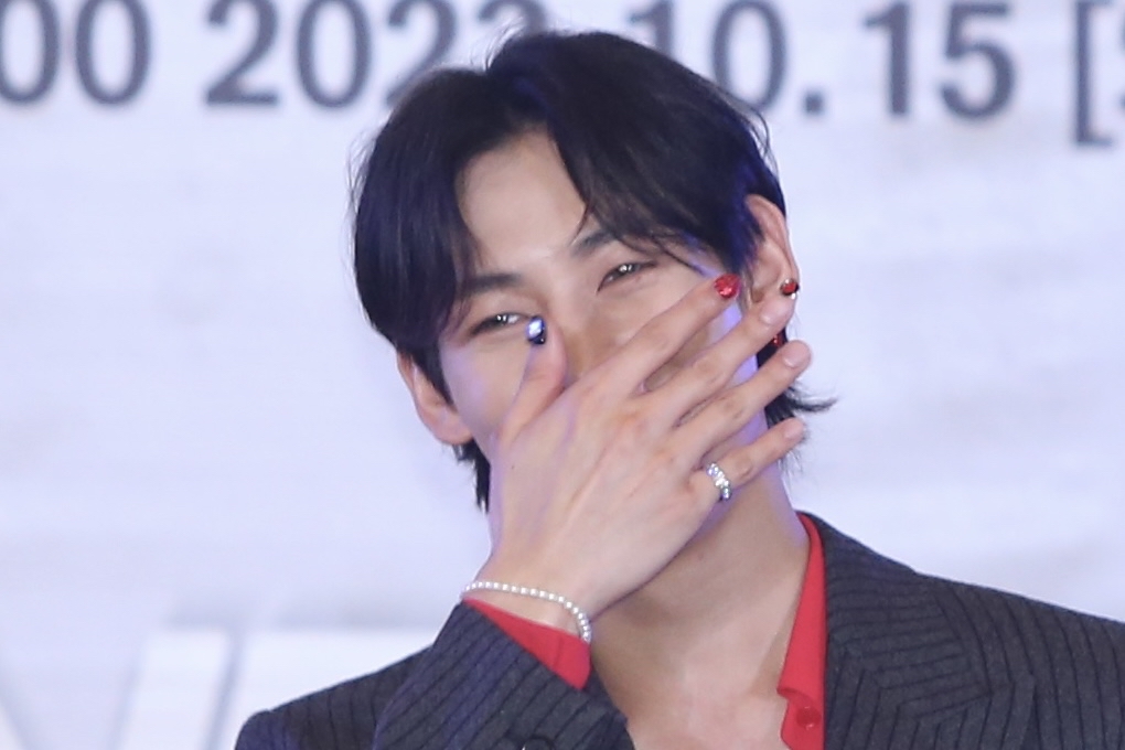 BamBam@GOT7来马想去酒吧 现学马来文喊“干杯”