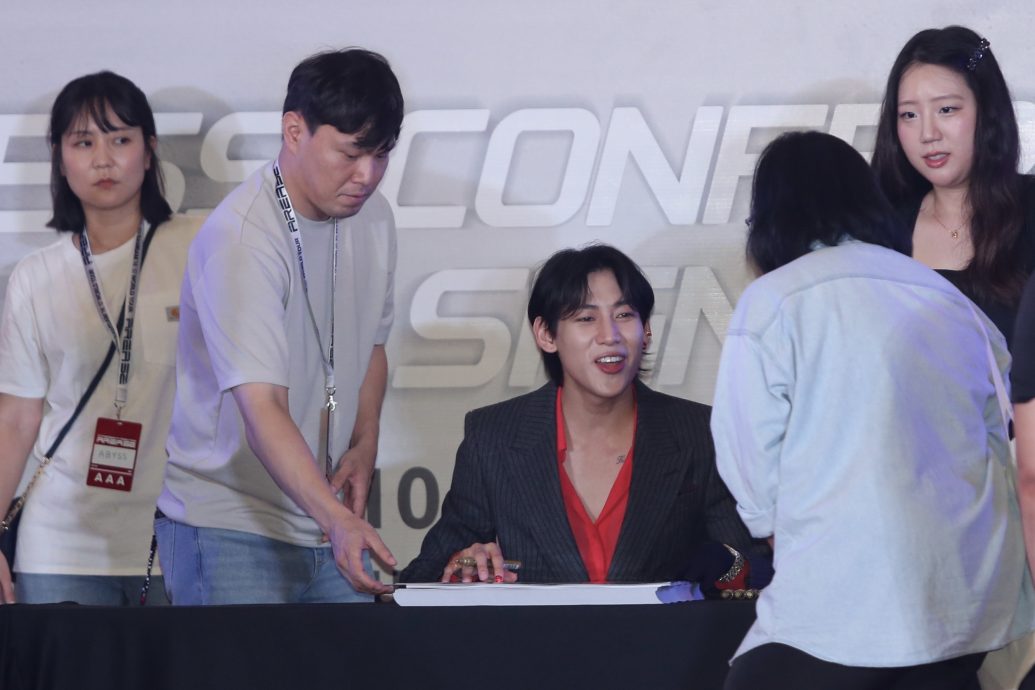 BamBam@GOT7来马想去酒吧 现学马来文喊“干杯”