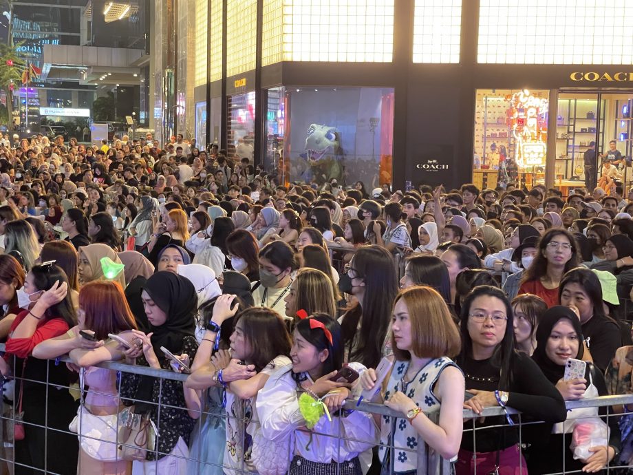 BamBam@GOT7来马想去酒吧 现学马来文喊“干杯”