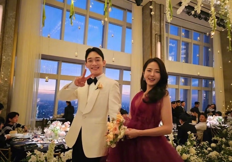 CHEN妻子无码正脸照曝光 EXO全员见证婚礼