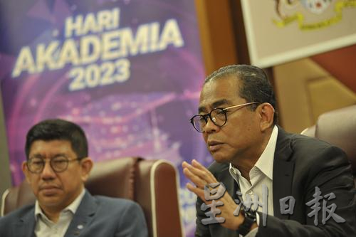 高教部长抛定心丸 “高等学府学费不调涨”